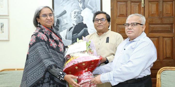 শিক্ষামন্ত্রীর সাথে বিডিইউ’র উপ-উপাচার্য ও ট্রেজারারের সৌজন্য সাক্ষাৎ