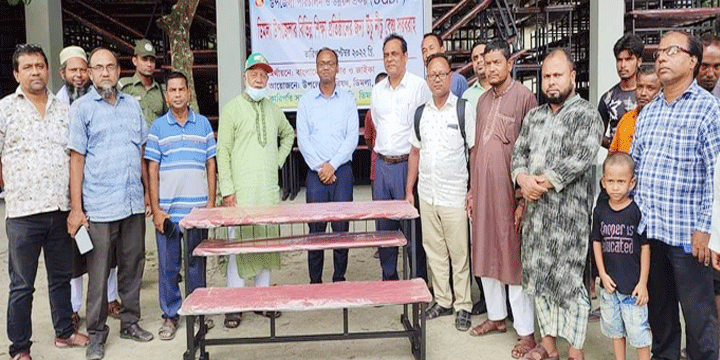 ডিমলায় বিভিন্ন শিক্ষা প্রতিষ্ঠানের জন্য উঁচু নিচু ব্রেঞ্চ বিতরণ